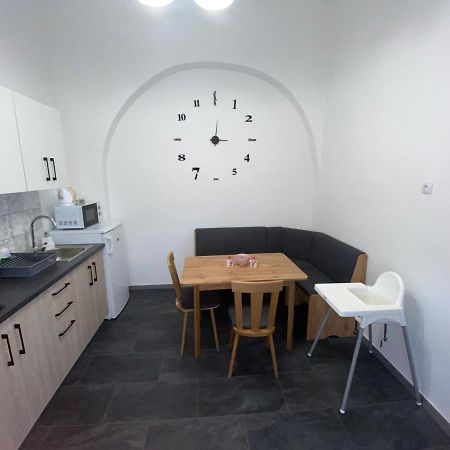 Rad-Var Apartmanhaz Eger Bagian luar foto