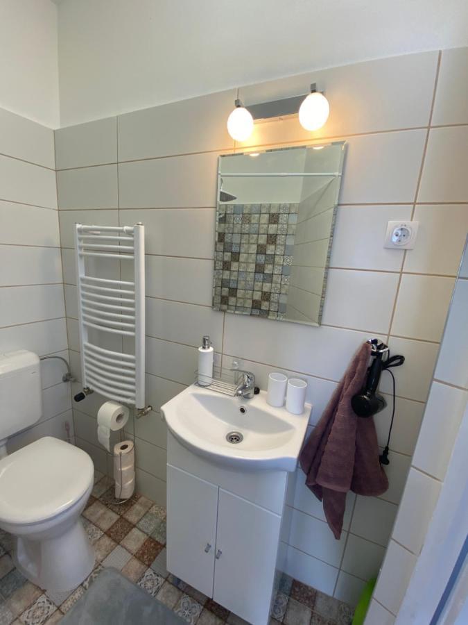 Rad-Var Apartmanhaz Eger Bagian luar foto