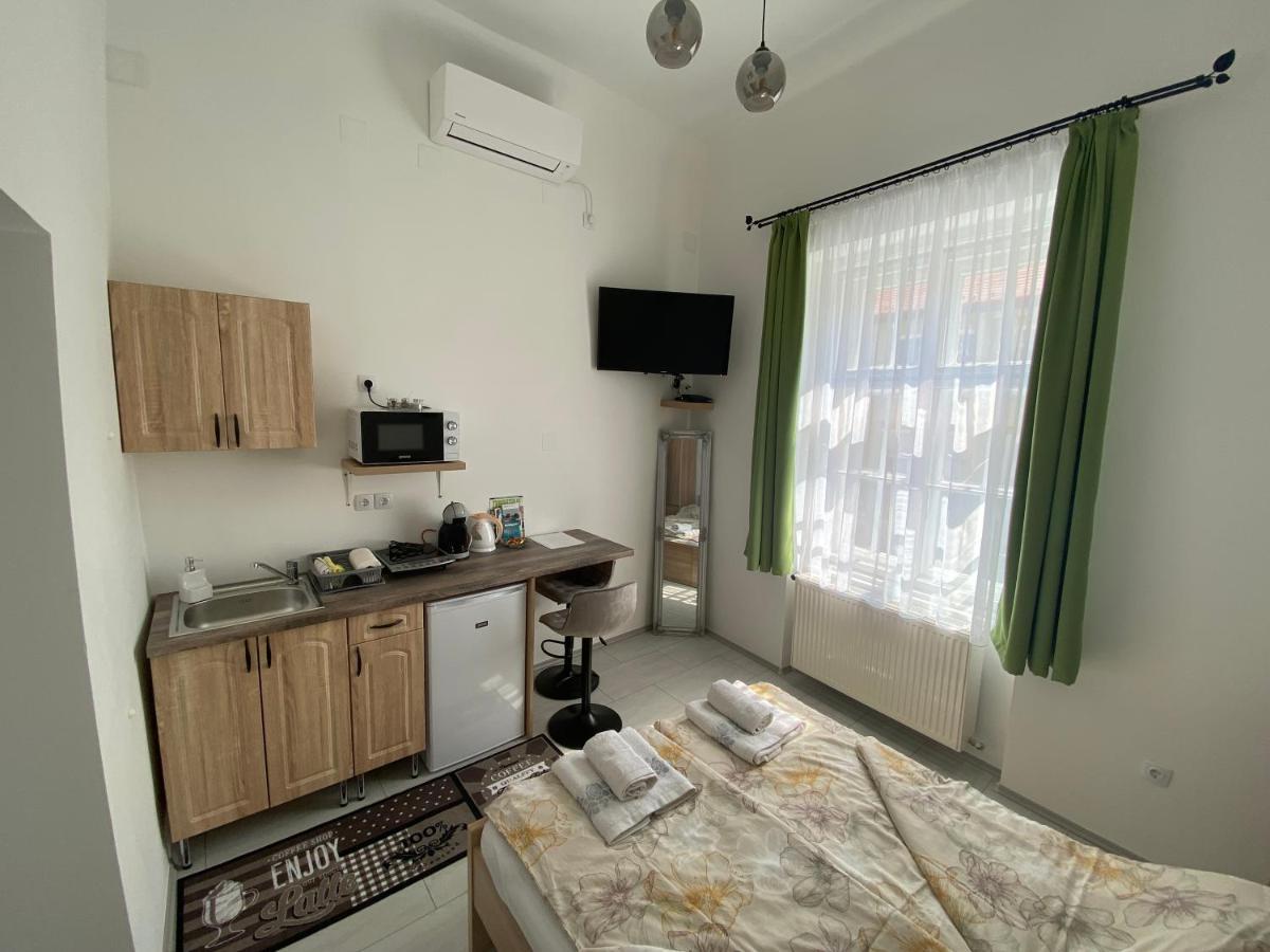 Rad-Var Apartmanhaz Eger Bagian luar foto