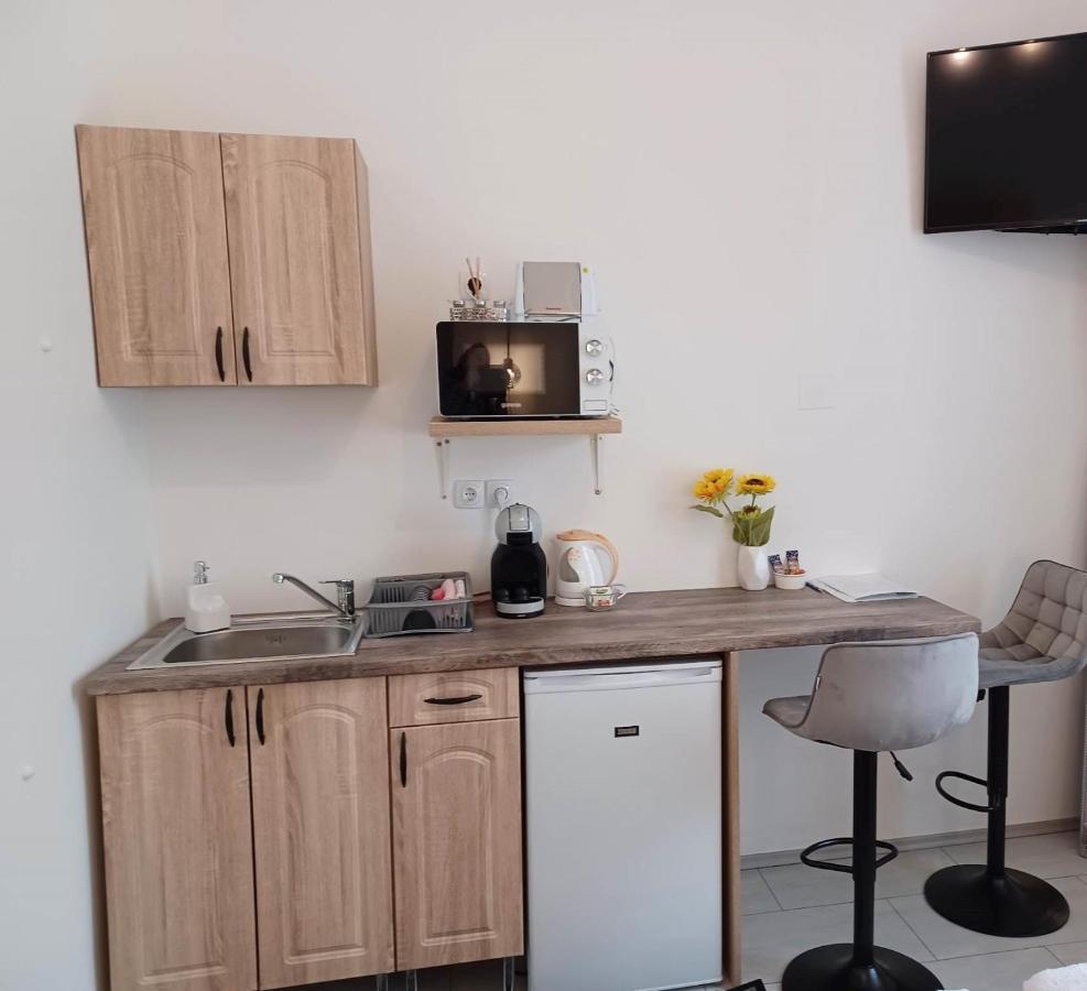 Rad-Var Apartmanhaz Eger Bagian luar foto