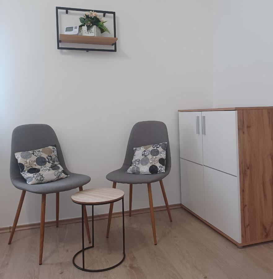 Rad-Var Apartmanhaz Eger Bagian luar foto